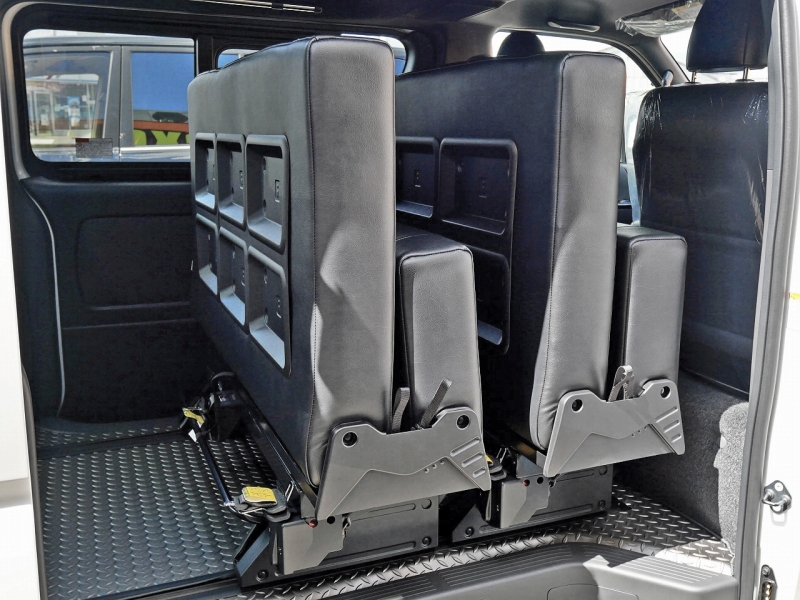 ロングスライドレール・折り畳み式シート ハイエース 4ナンバー 標準ボディベース 8人乗りキャンピングカーFD-BOX5camping（ブラック）