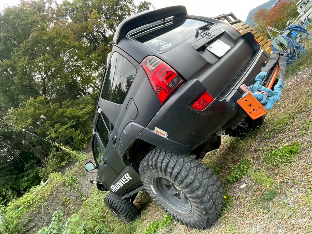 東京都　モニー さん　HILUX SURF 215