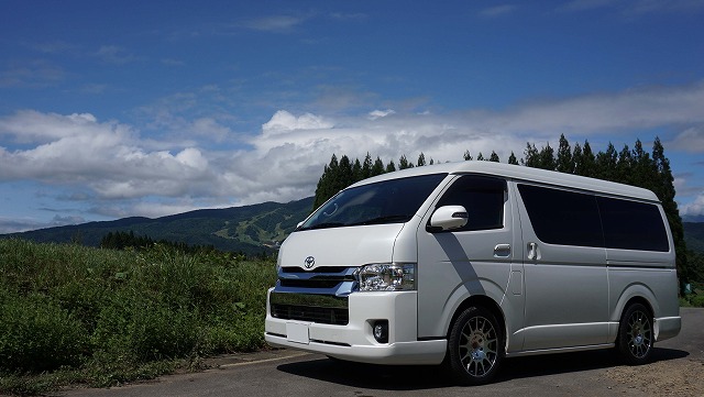 愛知県　サンデーモーニング さん　ハイエースワゴンGL