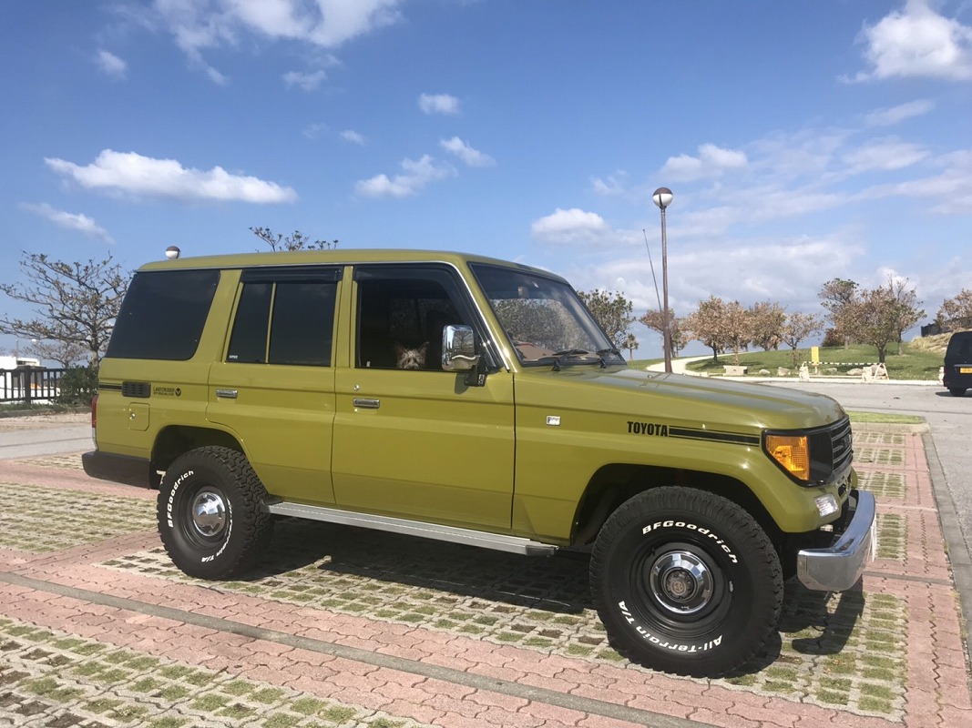 沖縄県　しぃぐゎぁ さん　ランドクルーザープラ子