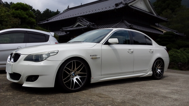 愛媛県　かつひこ さん　BMW530i