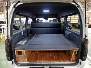 ハイエースＶ4WD　アースカラーパッケージ６Ｘ３カーキ