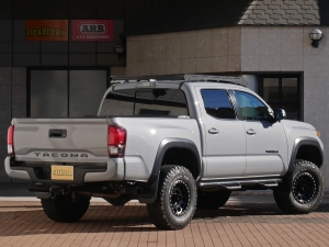 タコマ新車並行　2019年モデル　リフトアップ
