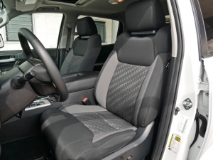 タンドラ新車並行　2021年モデル　リフトアップ