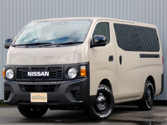 キャラバン新車キャラバン　カスタム　丸目クラシックカスタム
