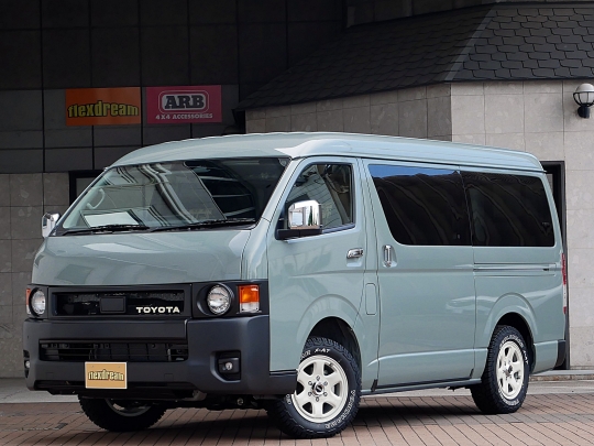 ハイエースＶ９型ハイエース　丸目カスタム　ベッド付き