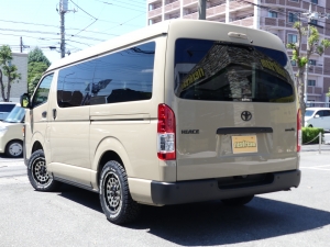 ハイエースＶ9型一部改良　ガソリン4WD　アースカラーパッケージ：ベージュ