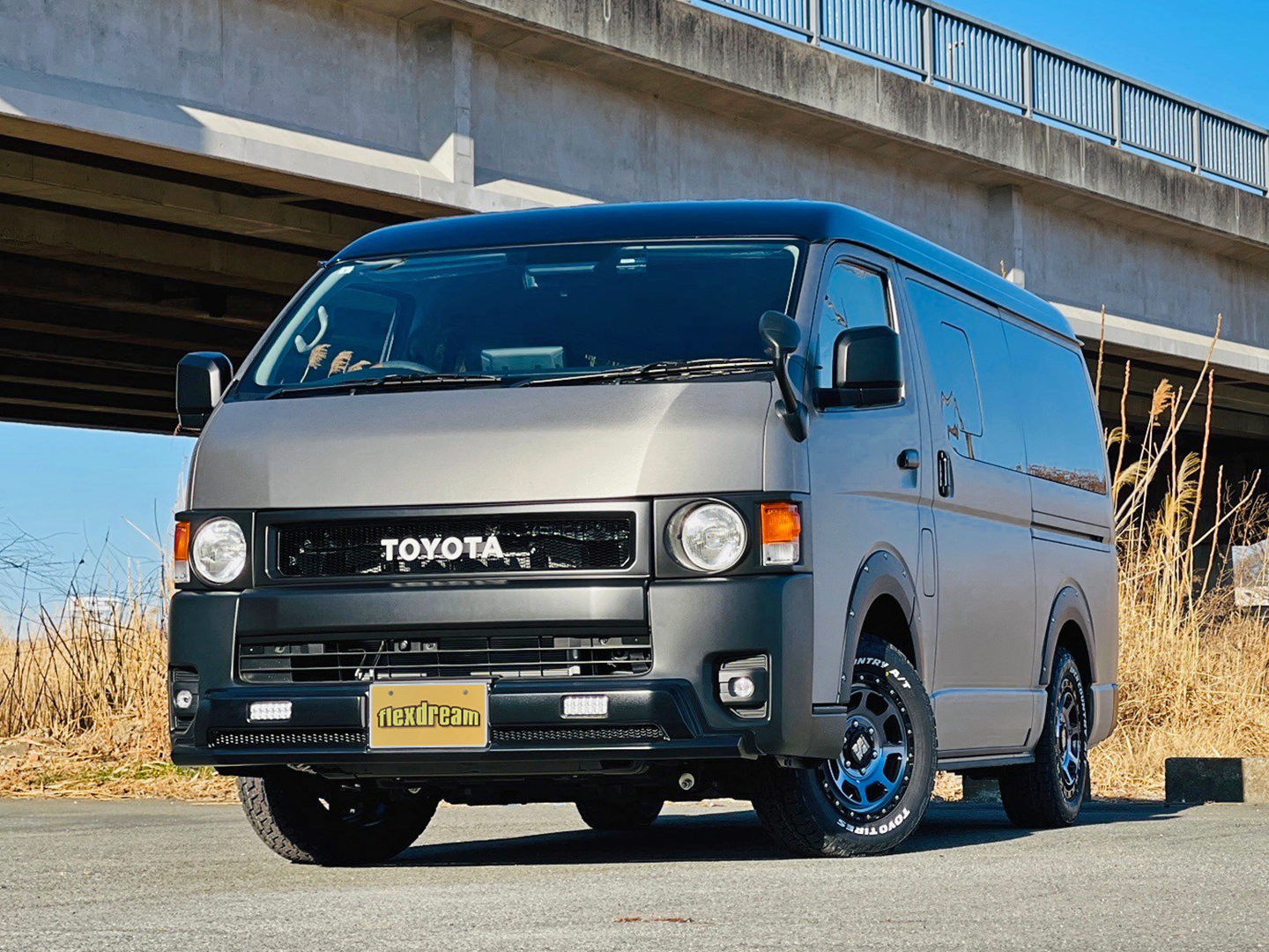 オートメッセ 大阪オートメッセ2024 丸目ランクル120プラド＆新デモカーのハイエースを出展！｜フレックス・ドリーム