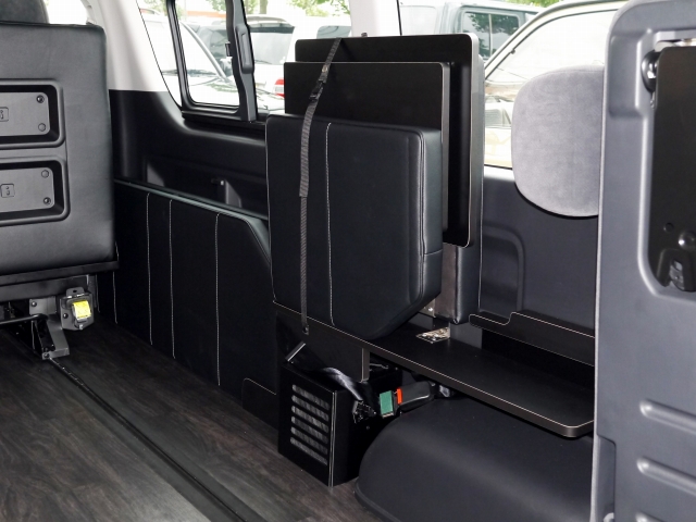 前向き9人乗車:FD-BOX2 フルスライドレール新設-内装カスタムFD-BOX