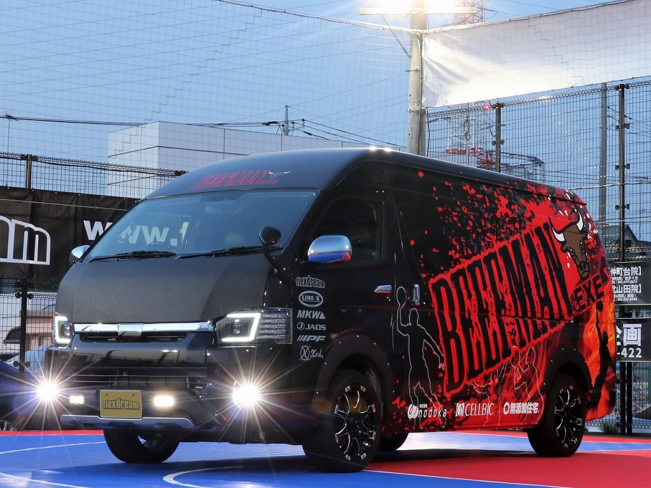 ハイエース カスタムデモカー 3x3プロバスケットボールチーム Beefman Exe サポートカー