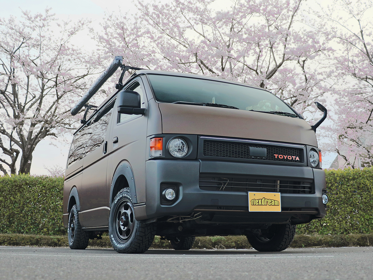 ジャパンキャンピングカーショー21 幕張メッセ ハイエース丸目換装が Sedona セドナ バンライフ ブースに登場