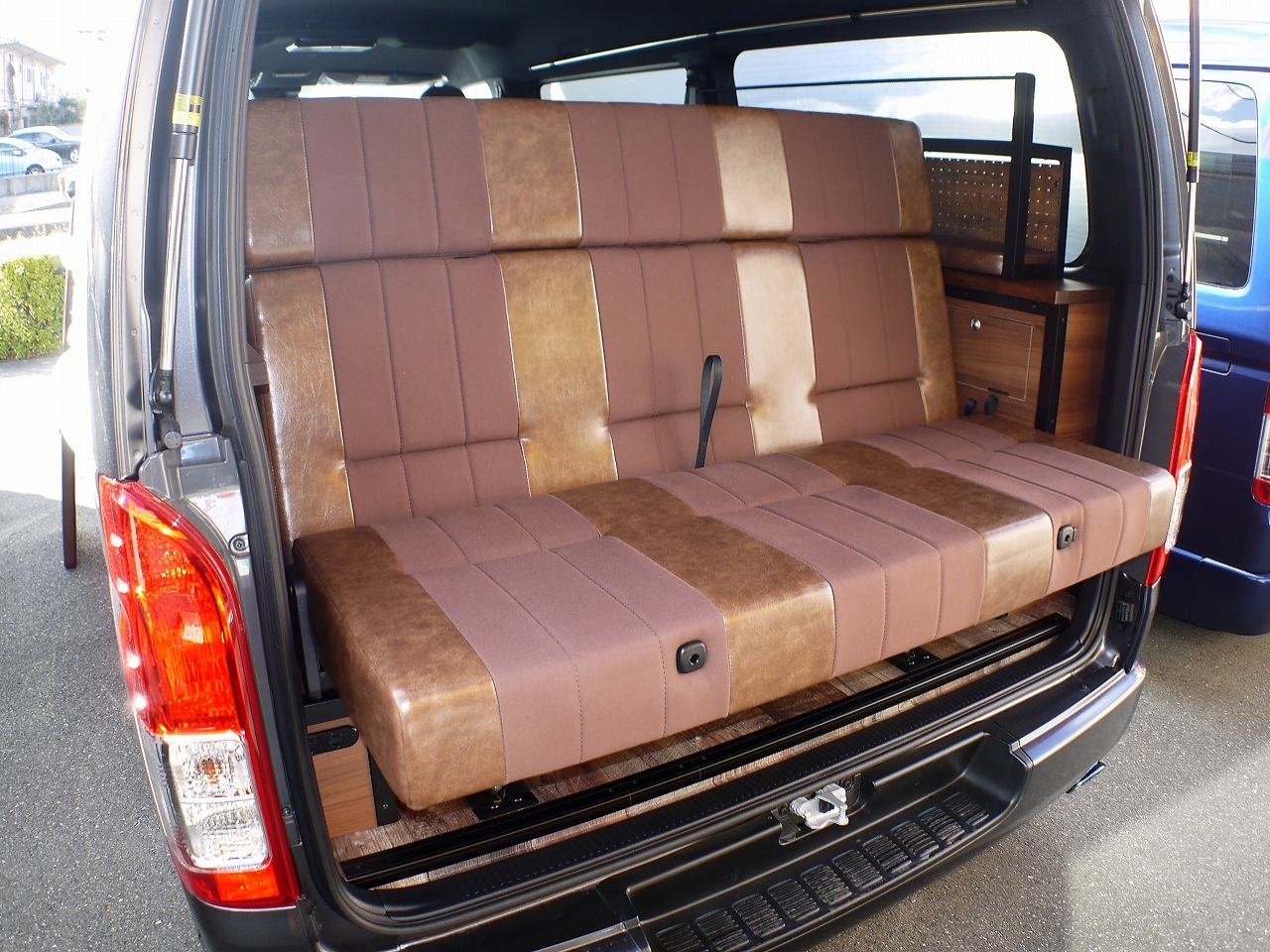 ハイエース 車中泊 バンライフ仕様内装カスタム 新車コンプリート Fd Box7 Vanlife リリース