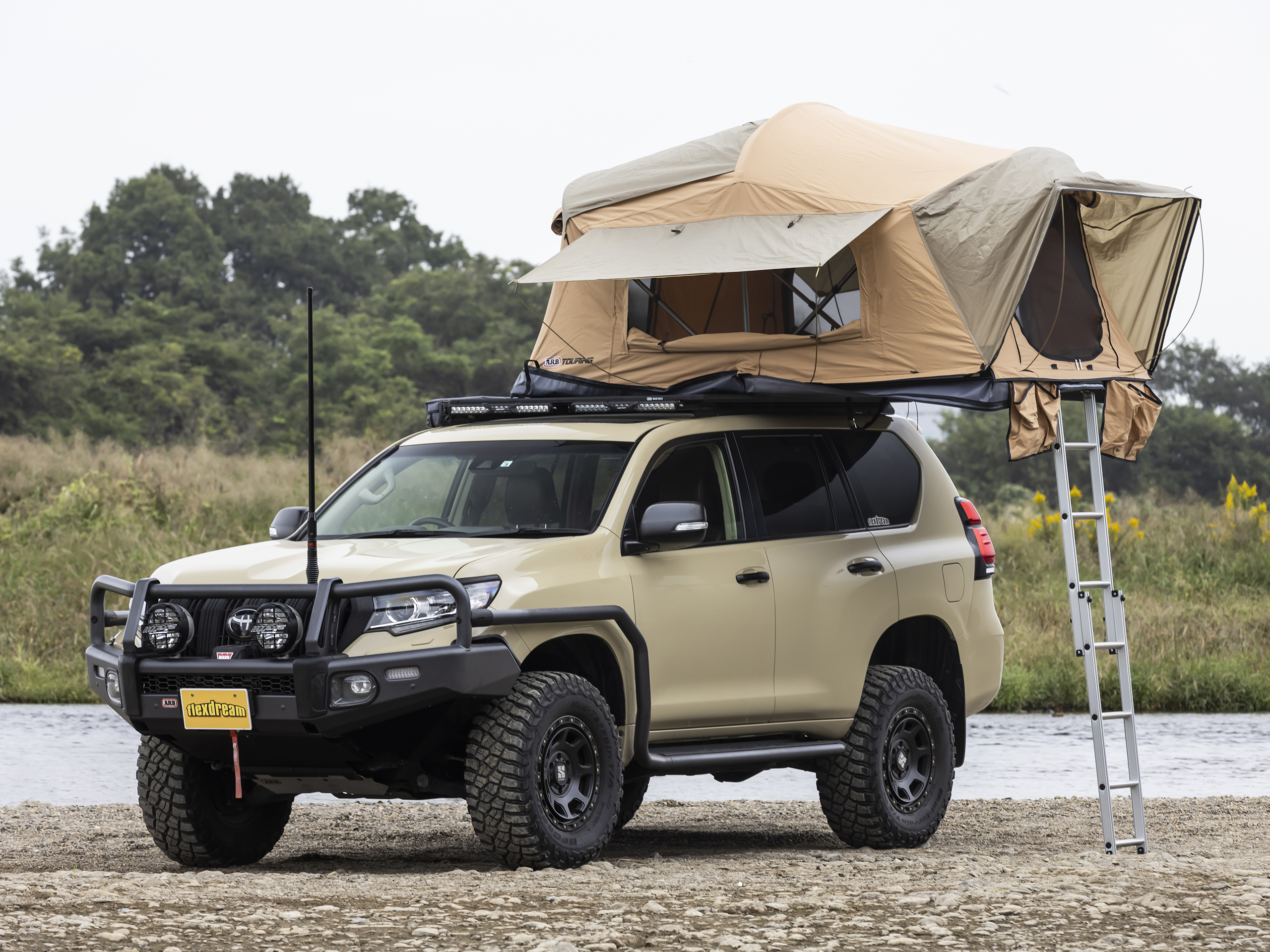 トヨタカローラ新茨城 ガレージフェア 1st ランクル150プラド Arbカスタムデモカーを展示