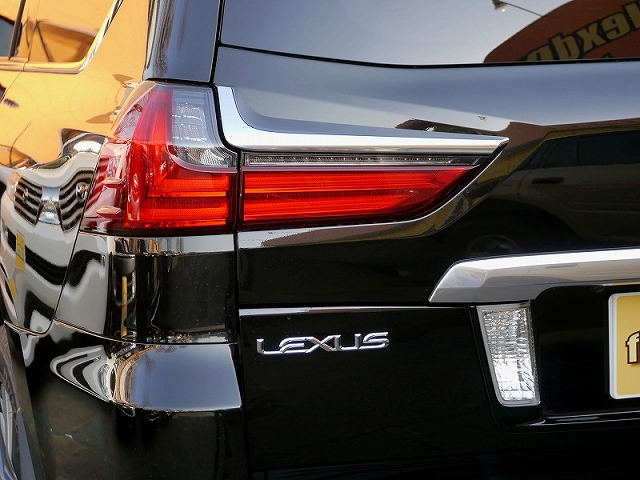 レクサス LX570 純正テールランプ 新型ランクル200vsレクサスLX570 