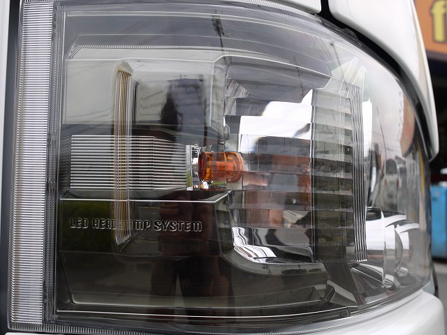 スペシャルオファ ハイエース200系 1型 2型 標準 ワイド インナーブラック ヘッドライト ブラック シーケンシャルウインカー 流れる TOW-1 