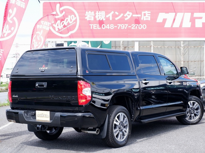 USトヨタ タンドラ 1794エディション ブラック LEERキャノピー（シェルトップ） リア