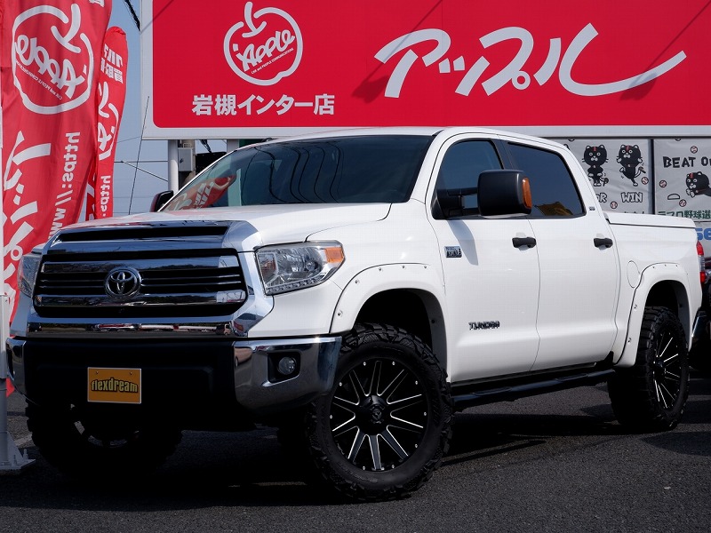 USトヨタ タンドラ SR5 ホワイト×ブッシュワーカーオーバーフェンダー ホワイト