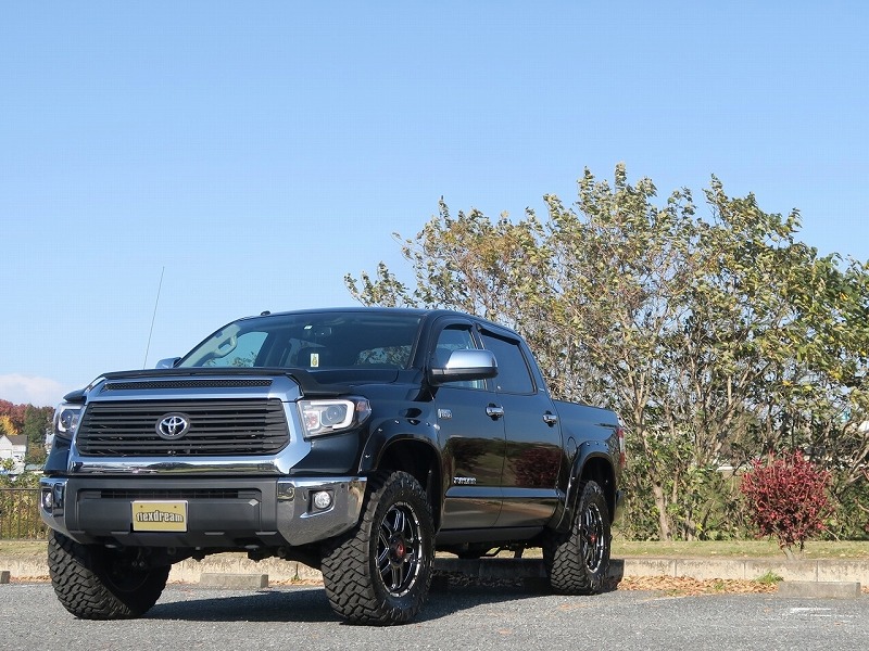 USトヨタ タンドラ クルーマックス カスタムデモカー ブッシュワーカーオーバーフェンダー、アサンティ アルミホイール、NITTO トレイルグラップラータイヤ