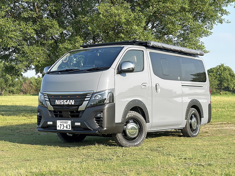 キャラバン 外装カスタム NISSANロゴグリル・ARBルーフラック サイドオーニング オフロード アウトドアスタイル