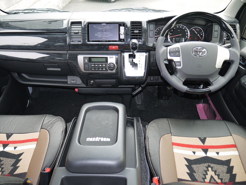 新品未使用】トヨタ 200系ハイエース６型 運転席 助手席 www 