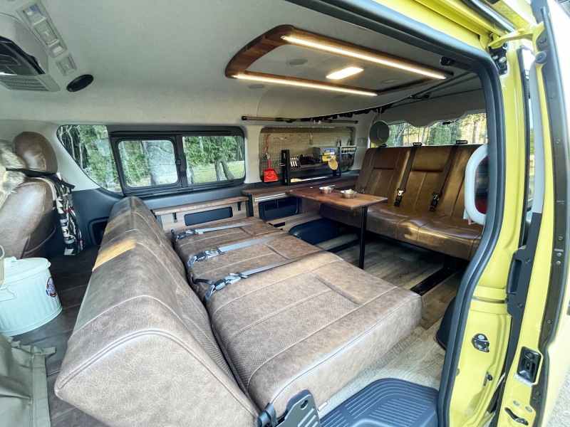 ハイエース200系ワゴンGL FD-BOX3×Vanlife（バンライフ） 対面シート リビングルームスタイル