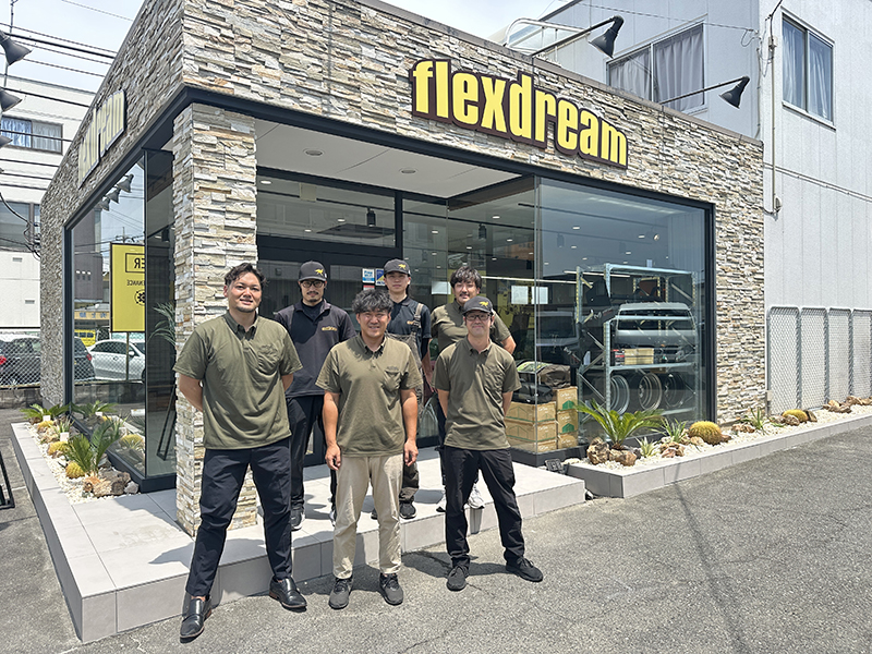ハイエース専門店flexdreamハイエース高崎店 スタッフ集合写真