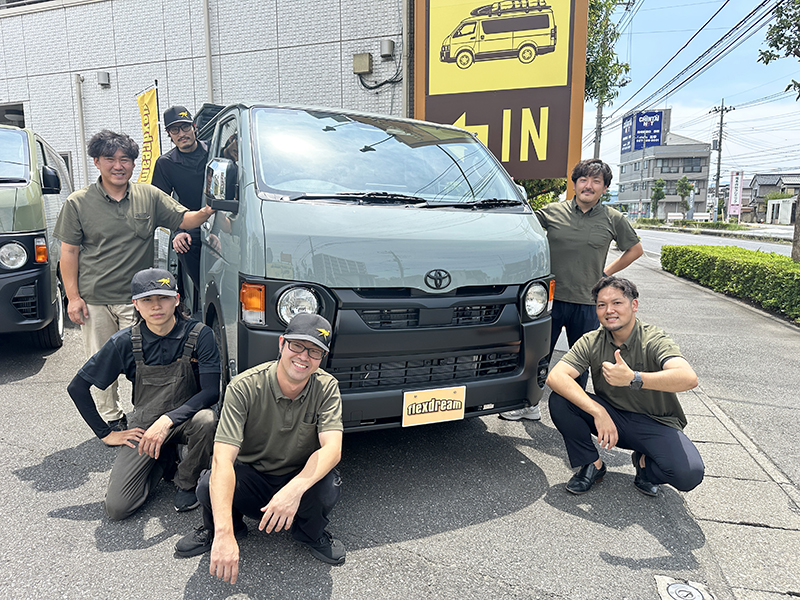ハイエース専門店flexdreamハイエース高崎店 スタッフ集合写真