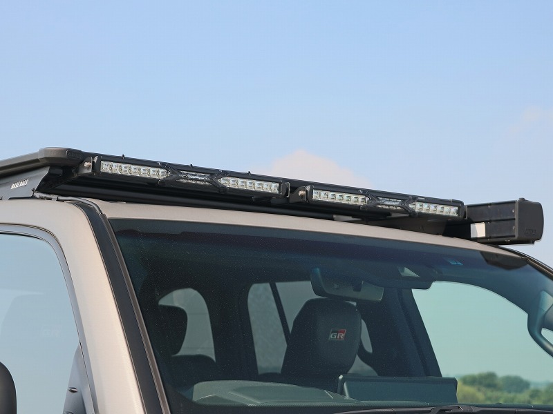 ランクル300 ARBルーフラック（BASE RACK）× IPFライトバー カスタムデモカー