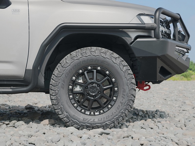 ランクル300 MKW：M205 18インチアルミホイール ＆ BGグッドリッチ：AT KO3 305/65R18 カスタムデモカー