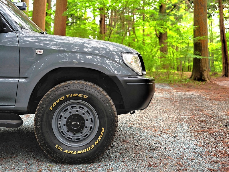 ランクル95プラド TOYOTIRES OPENCOUNTRY785 BRUT BR70