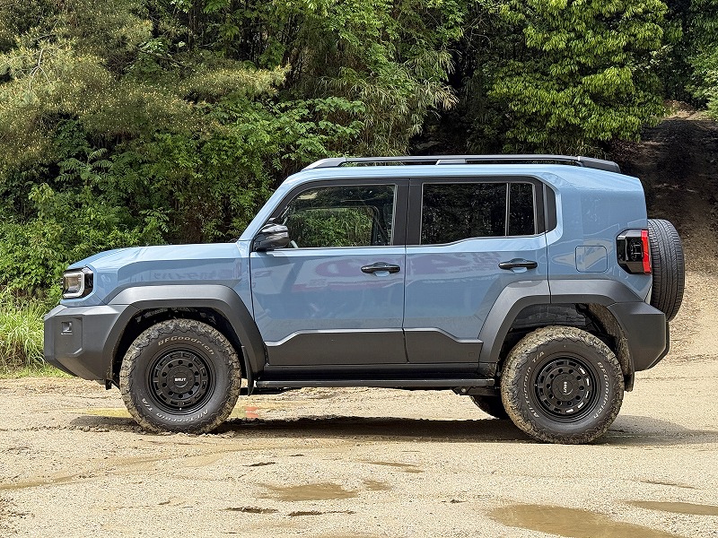 ランクルFJ カスタム車 BRUT BR70アルミホイール BFグッドリッチATタイヤ（横）