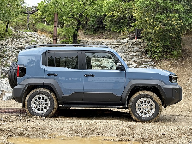 ランクルFJ カスタム車 MKW M204アルミホイール BFグッドリッチATタイヤ（横）