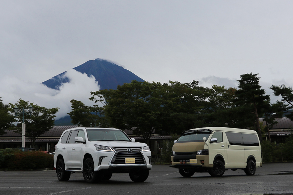 レクサスLX570とハイエース200系カスタムデモカーwith富士山