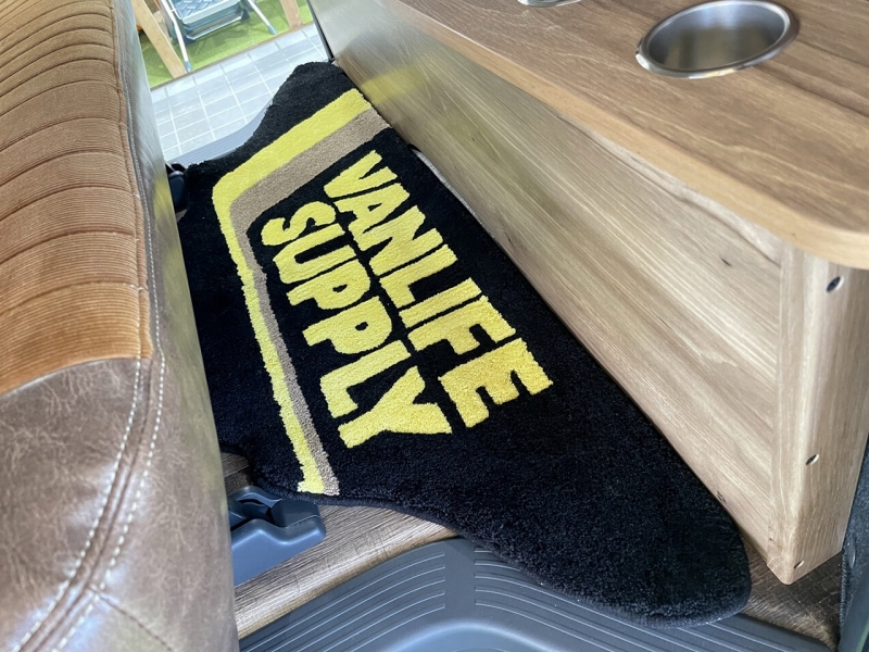 専用 フロアマット VANLIFE SUPPLY BY FREAKS STORE（ヴァンライフサプライバイフリークスストア）コラボ ハイエース