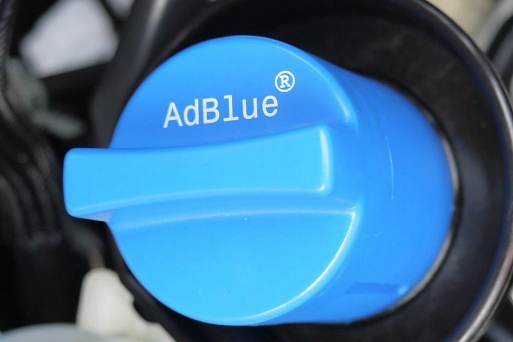 尿素水 AdBlue（アドブルー）-補充口キャップ