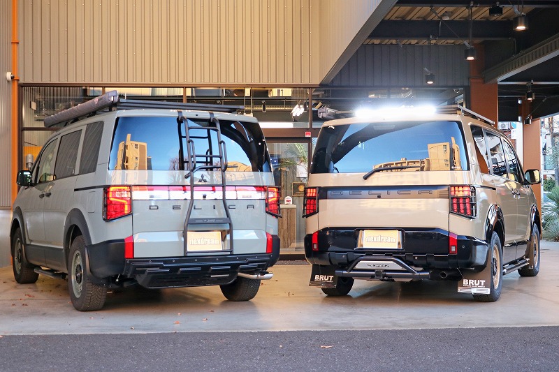 新型デリカD:5 ベージュカスタムと旧型デリカD:5 アーバンカーキカスタム（共にハイエース_アースカラーパッケージ純正色）IPFライトバー点灯時