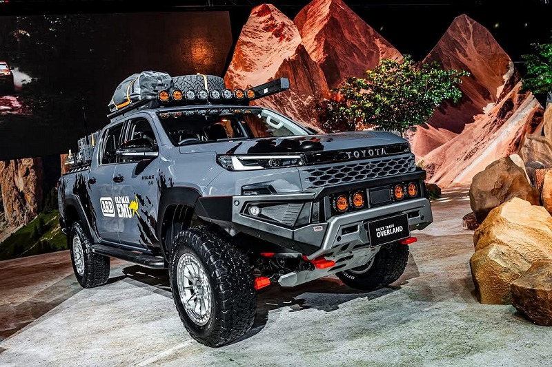 新型ハイラックス（タイトヨタ Hilux Travo）ARBバンパー・リフトアップ