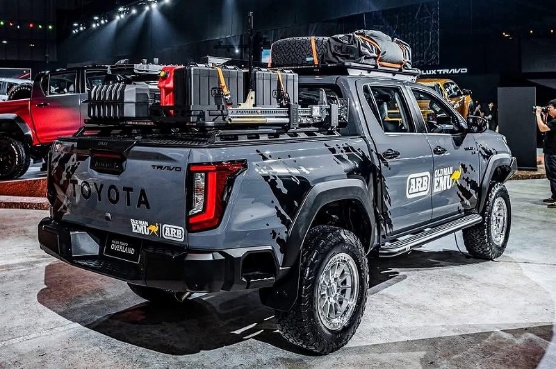 新型ハイラックス（タイトヨタ Hilux Travo）ARBフルカスタム（後）