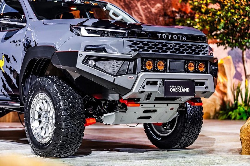 新型ハイラックス（タイトヨタ Hilux Travo）ARBゼニスバンパー