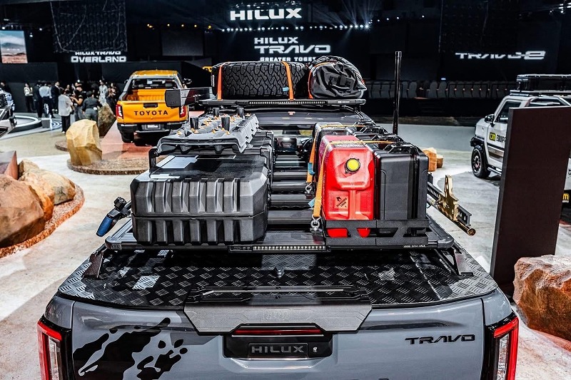 新型ハイラックス（タイトヨタ Hilux Travo）ARBハードリッド トノカバー＋ルーフラック