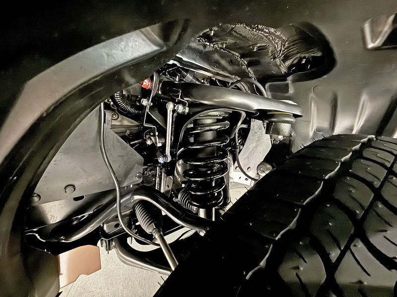 新型パジェロ 下回りサスペンション フロント コイルオーバー