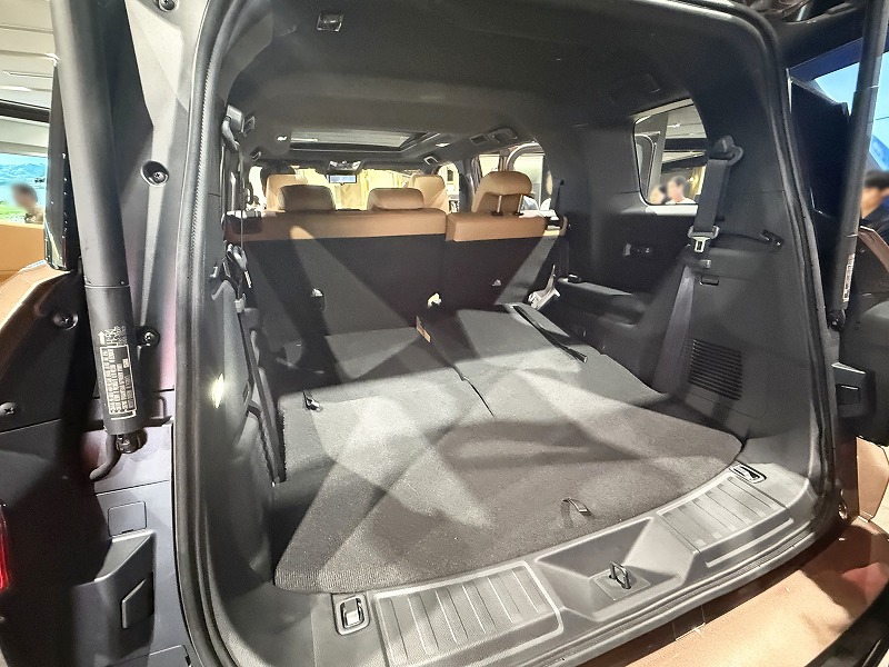 新型パジェロ 荷室（3列目収納時）