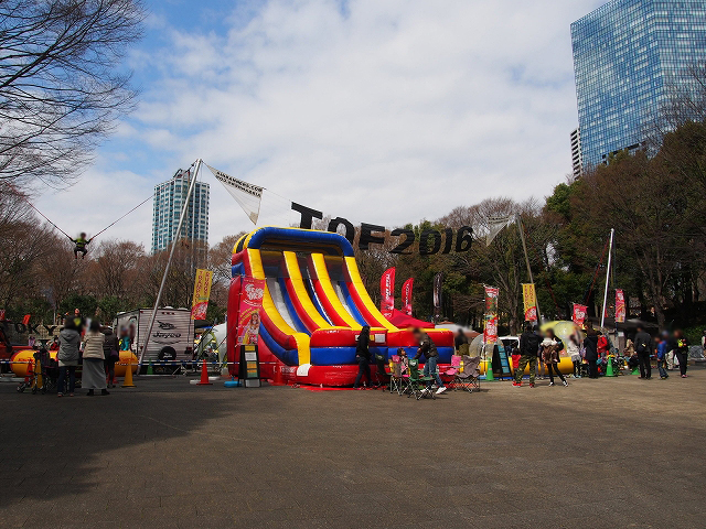 東京アウトサイドフェスティバル2016（新宿中央公園） メインゲート