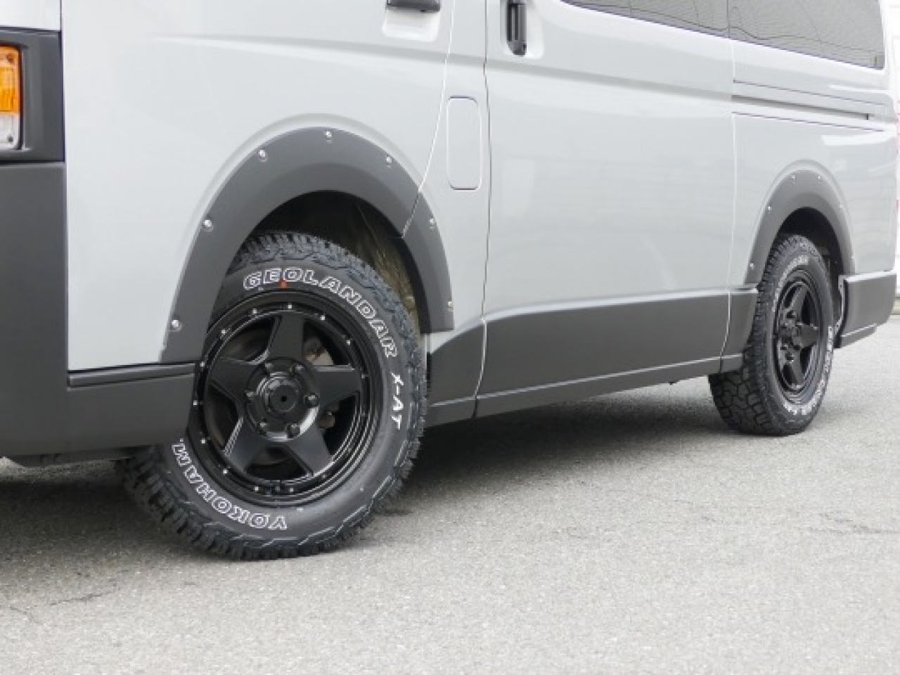 ハイエース200系パーツ新車コンプリートflexdream：FDサイドパネル