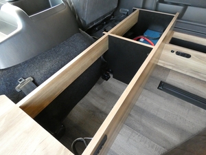 ハイエースワゴン新車コンプリート 2段ベッド×サブバッテリー 本格派車中泊仕様ライトキャンピングカー【FD-BOX6】