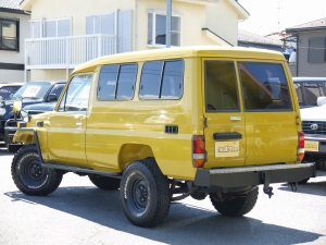 ランクル７０トゥループキャリア