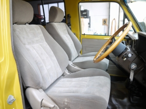 ランクル７０トゥループキャリア