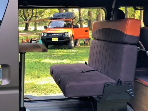 ハイエース車中泊　バンライフ　VANLIFE　OVERLANDER