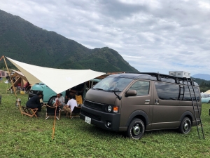 ハイエース車中泊　バンライフ　VANLIFE　OVERLANDER