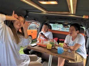 ハイエース車中泊　バンライフ　VANLIFE　OVERLANDER
